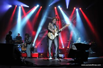 Squeeze - 27 November 2010 - live at the Manchester Apollo - Photograph copyright packetofthree.com