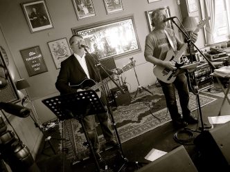 Difford and Tilbrook - 21 May 2017 - live at The White Swan, Charlton - photo by Colin Bodiam